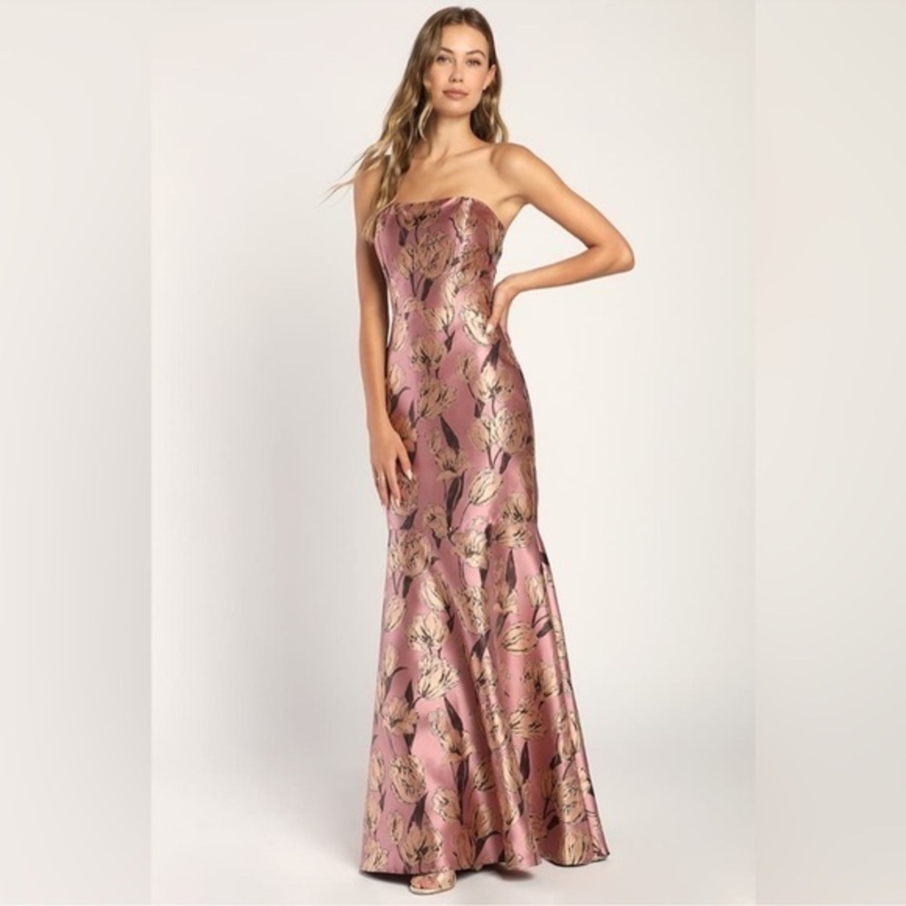 LULU’S GOWNING AROUND FLORAL JACQUARD STRAPLESS MAXI DRESS